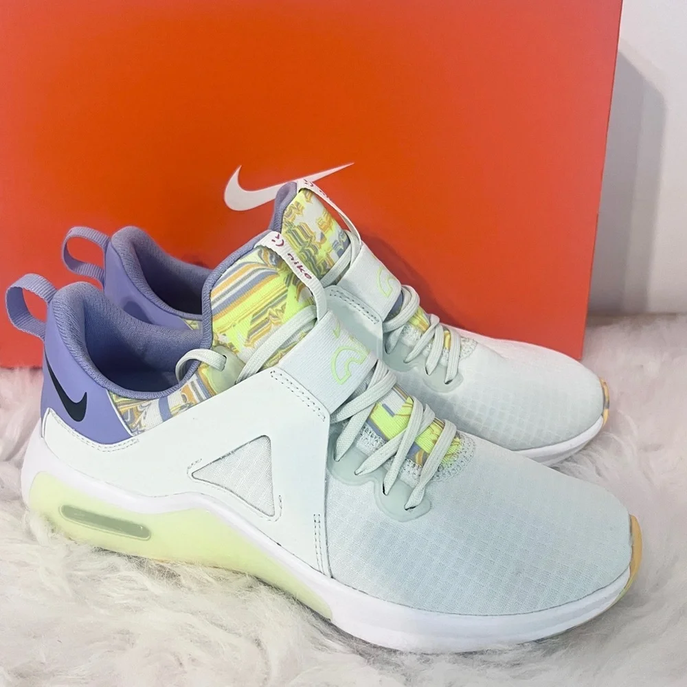 Nike Women's Air Max Bella TR 5 Shoes - Picture 2 of 11